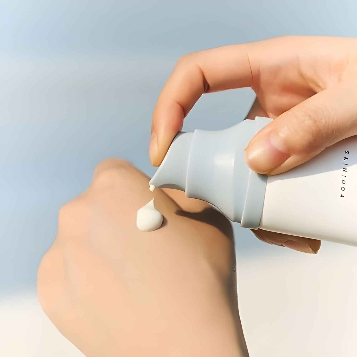 SKIN1004 Madagascar Centella Hyalu-Cica Water-Fit Sun Serum SPF50+ PA++++ (50ml) SKIN1004 Madagascar Centella Hyalu-Cica Water-Fit Sun Serum SPF50+ PA++++ (50ml)